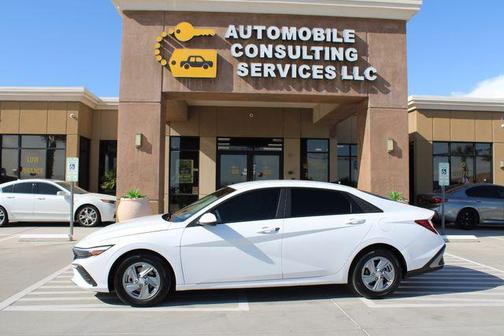 2024 Hyundai ELANTRA SE