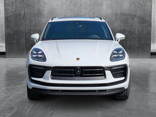 2023 Porsche Macan Base
