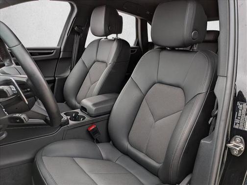 2023 Porsche Macan AWD