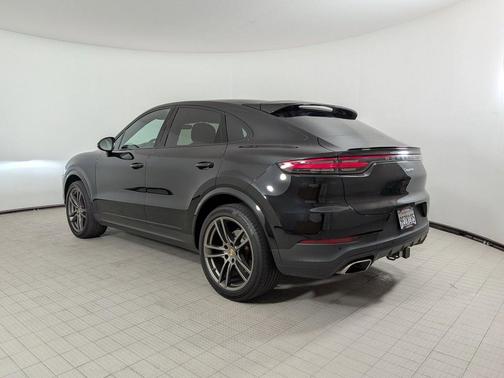 Chromite Black Metallic 2023 Porsche Cayenne Platinum Edition