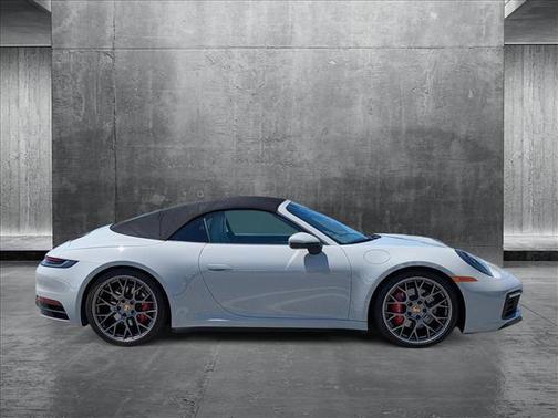 2020 Porsche 911 Carrera 4S Cabriolet