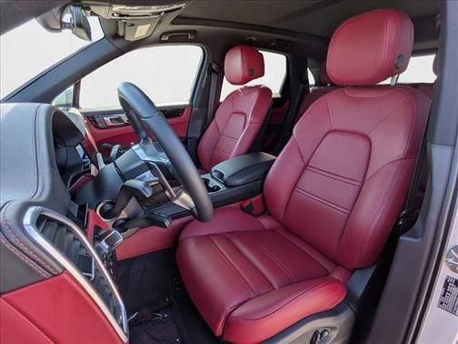 2023 Porsche Cayenne Platinum Edition