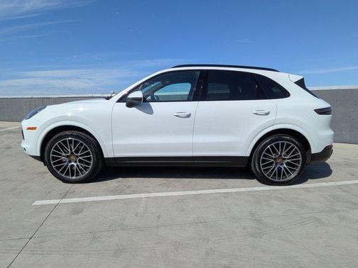 2023 Porsche Cayenne Platinum Edition