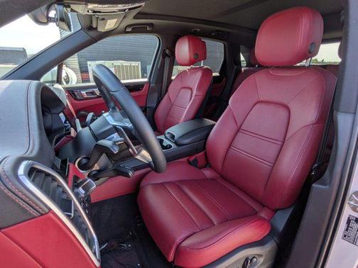 2023 Porsche Cayenne Platinum Edition