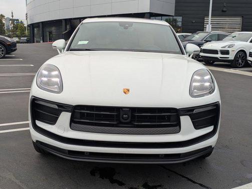 2025 Porsche Macan AWD
