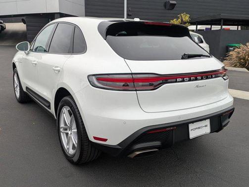 2025 Porsche Macan AWD