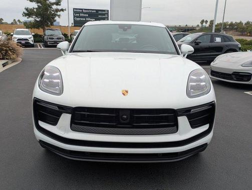 2025 Porsche Macan AWD