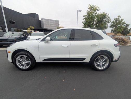 2025 Porsche Macan AWD