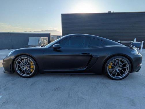 2022 Porsche 718 Cayman GT4