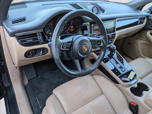 2022 Porsche Macan AWD