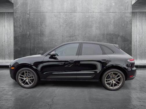 2022 Porsche Macan Base