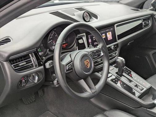 2022 Porsche Macan Base