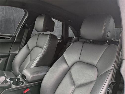 2022 Porsche Macan Base