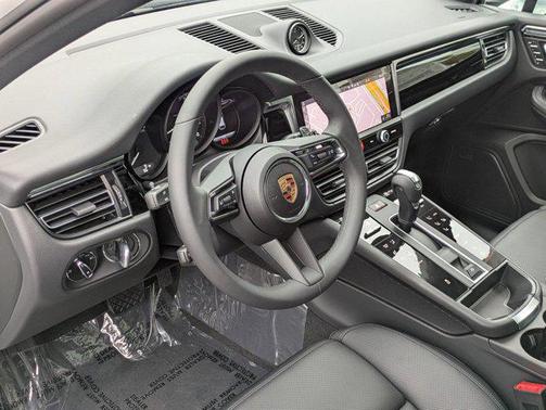 2025 Porsche Macan AWD