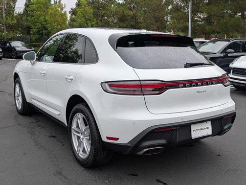 2025 Porsche Macan AWD