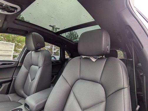 2025 Porsche Macan AWD