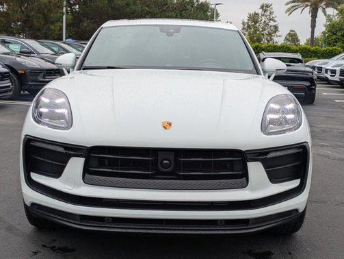 2025 Porsche Macan AWD