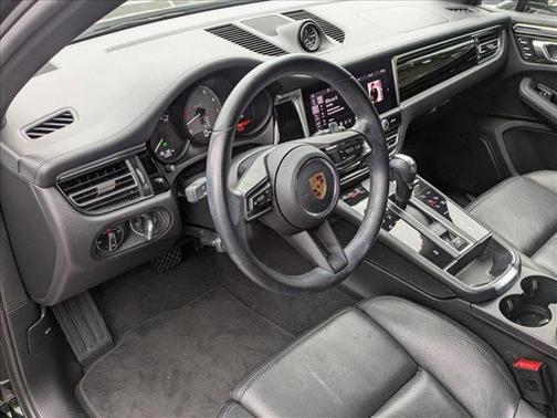 2022 Porsche Macan Base