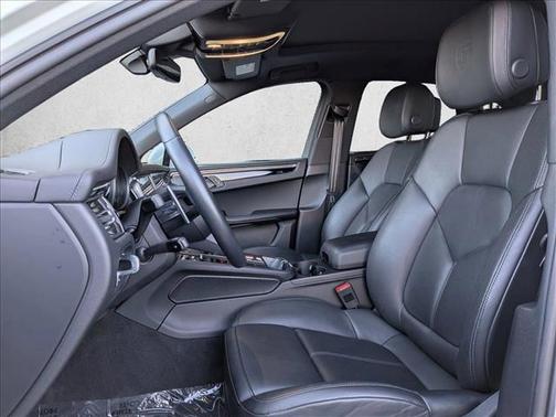 2025 Porsche Macan T