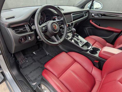 2025 Porsche Macan AWD