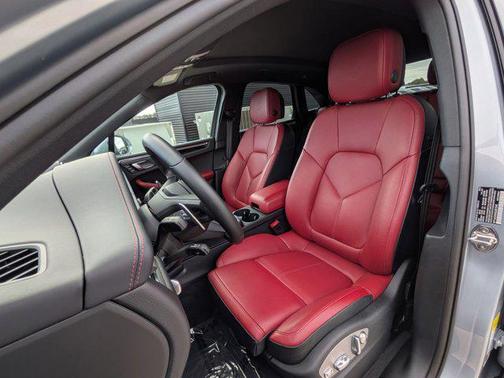 2025 Porsche Macan AWD