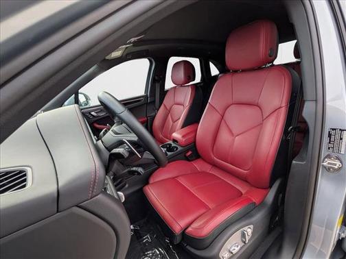 2025 Porsche Macan AWD