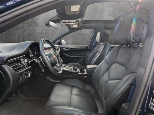 Gentian Blue Metallic 2023 Porsche Macan Macan