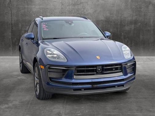 Gentian Blue Metallic 2023 Porsche Macan Macan