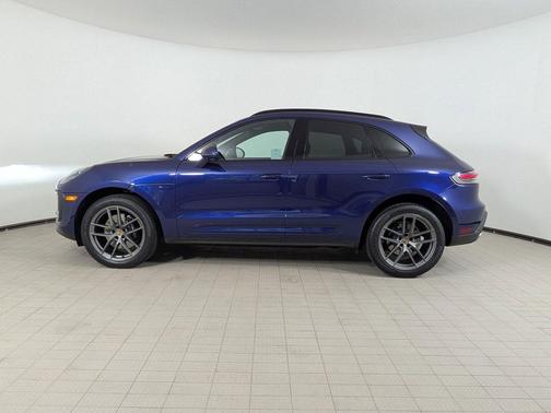 Gentian Blue Metallic 2023 Porsche Macan Macan