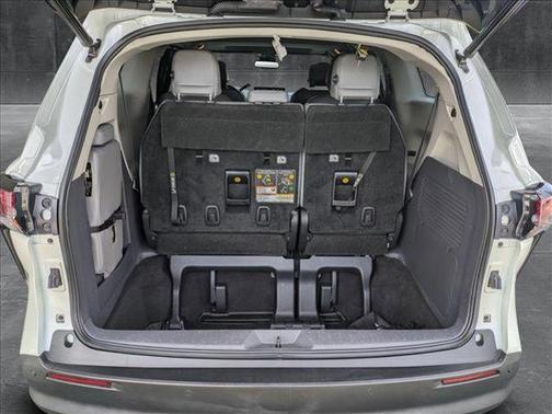 2021 Toyota Sienna XLE 8 Passenger