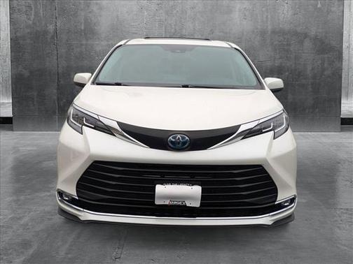 2021 Toyota Sienna XLE 8 Passenger