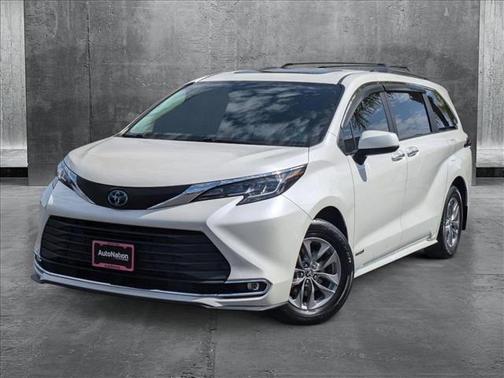 2021 Toyota Sienna XLE 8 Passenger