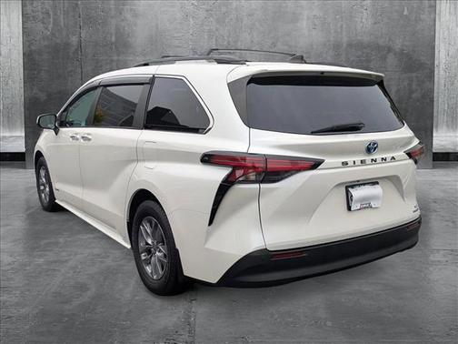 2021 Toyota Sienna XLE 8 Passenger