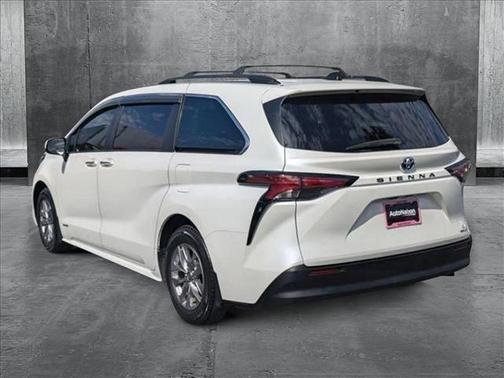 2021 Toyota Sienna XLE 8 Passenger