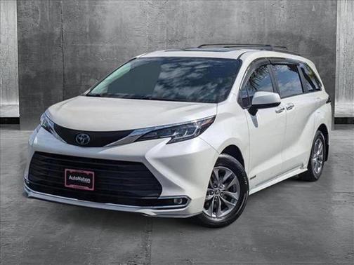 2021 Toyota Sienna XLE 8 Passenger
