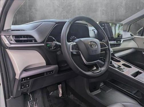 2021 Toyota Sienna XLE 8 Passenger