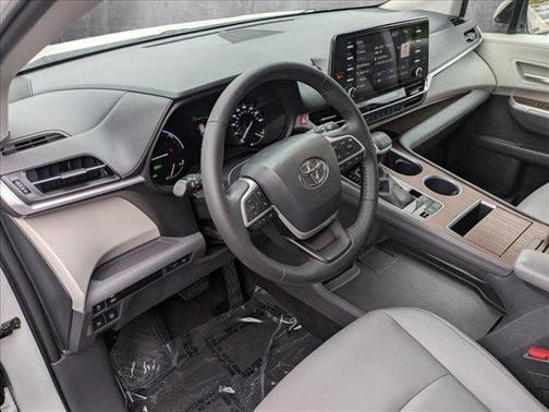 2021 Toyota Sienna XLE 8 Passenger