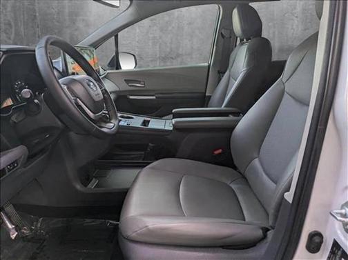 2021 Toyota Sienna XLE 8 Passenger