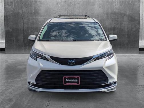 2021 Toyota Sienna XLE 8 Passenger