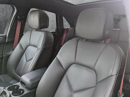 2023 Porsche Macan Base