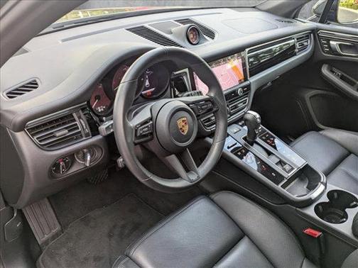 2023 Porsche Macan Base