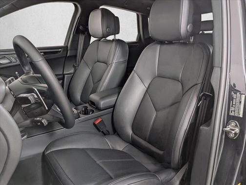 2025 Porsche Macan T