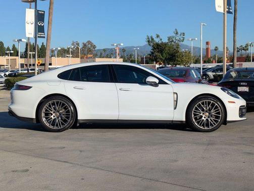 2023 Porsche Panamera 4 Platinum Edition