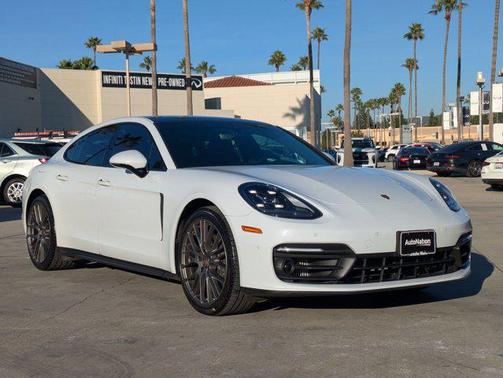 2023 Porsche Panamera 4 Platinum Edition