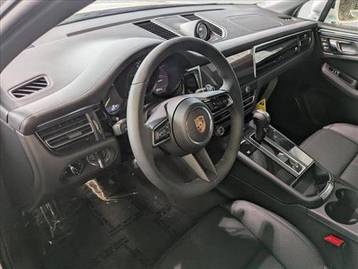 2025 Porsche Macan AWD
