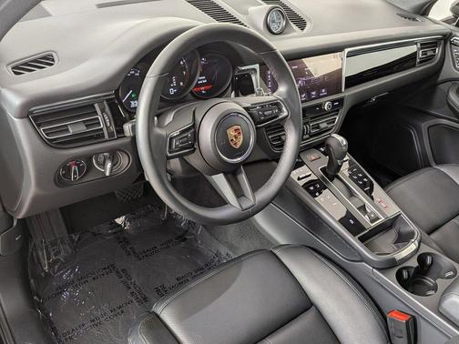 Copper Ruby Metallic 2025 Porsche Macan Macan