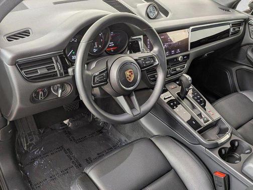 Copper Ruby Metallic 2025 Porsche Macan Macan