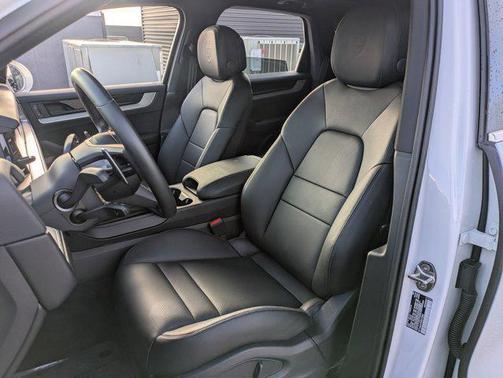 2024 Porsche Cayenne AWD