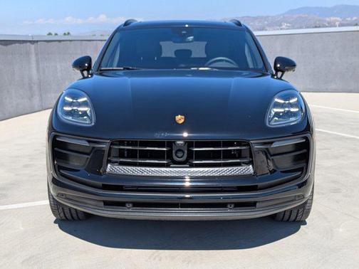 2025 Porsche Macan T