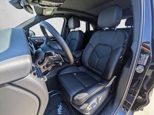 2025 Porsche Macan T